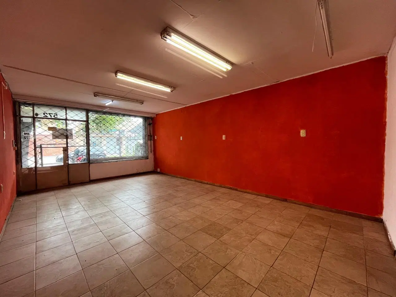 Local centrico en Escobar - ID 2238 1