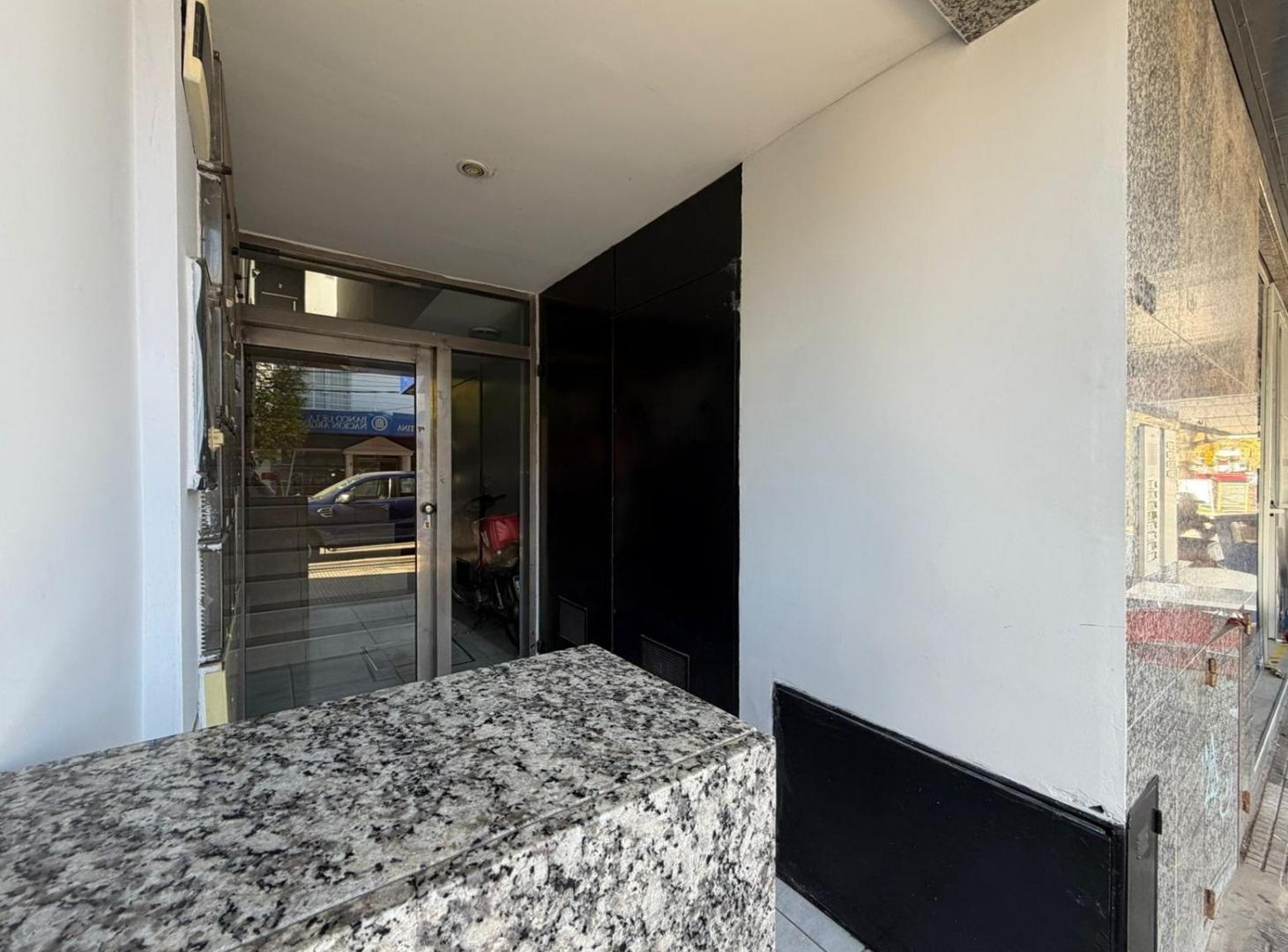 Tres ambientes céntrico en alquiler - ID 3669