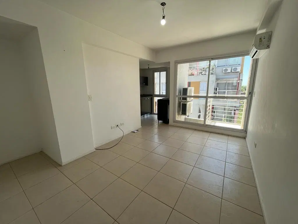 Departamento céntrico con cochera en venta en Escobar - ID 3627 2