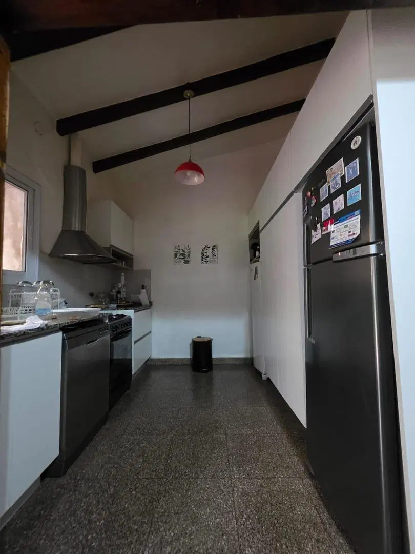 Venta de Chalet y Galpón Barrio Juniors. Recibo Dpto en Gral Paz 2 dorm y Cochera de mi interes.- 4