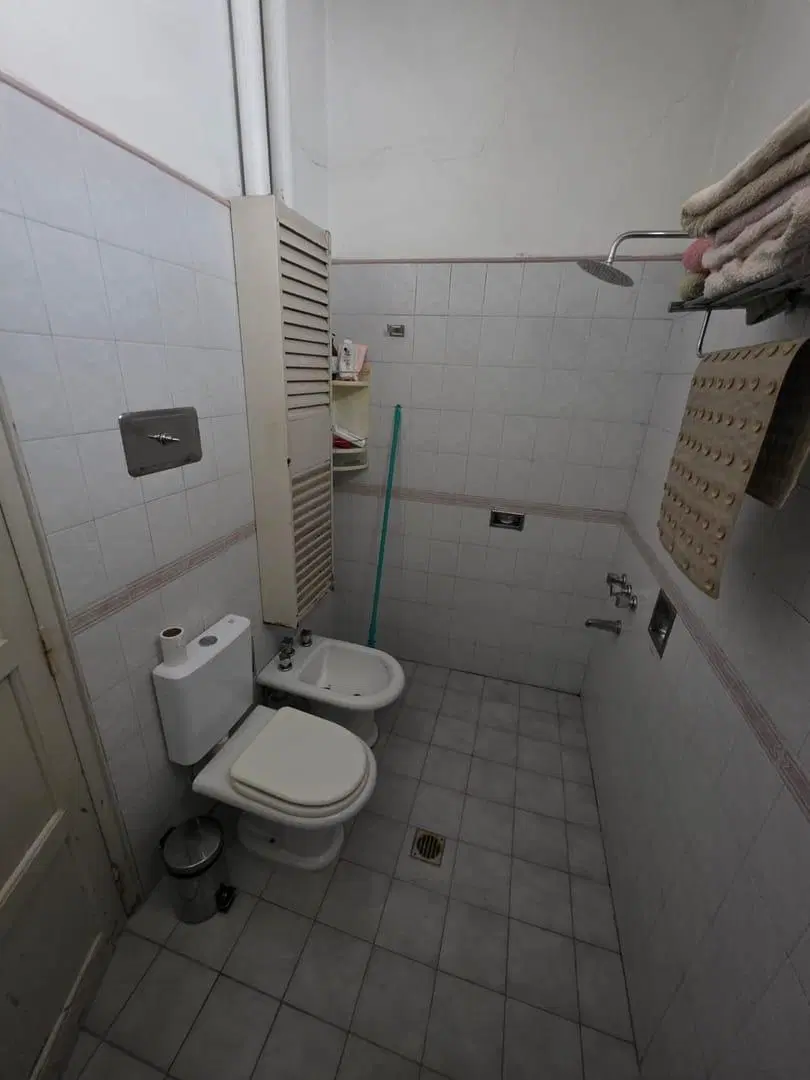 Venta de Chalet y Galpón Barrio Juniors. Recibo Dpto en Gral Paz 2 dorm y Cochera de mi interes.- 3