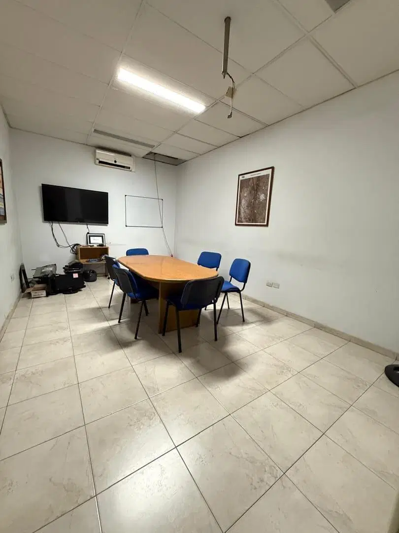 ALQUIER INMUEBLE CORPORATIVO-RECEPCION-OFICINAS-SALA REUNIONES 2
