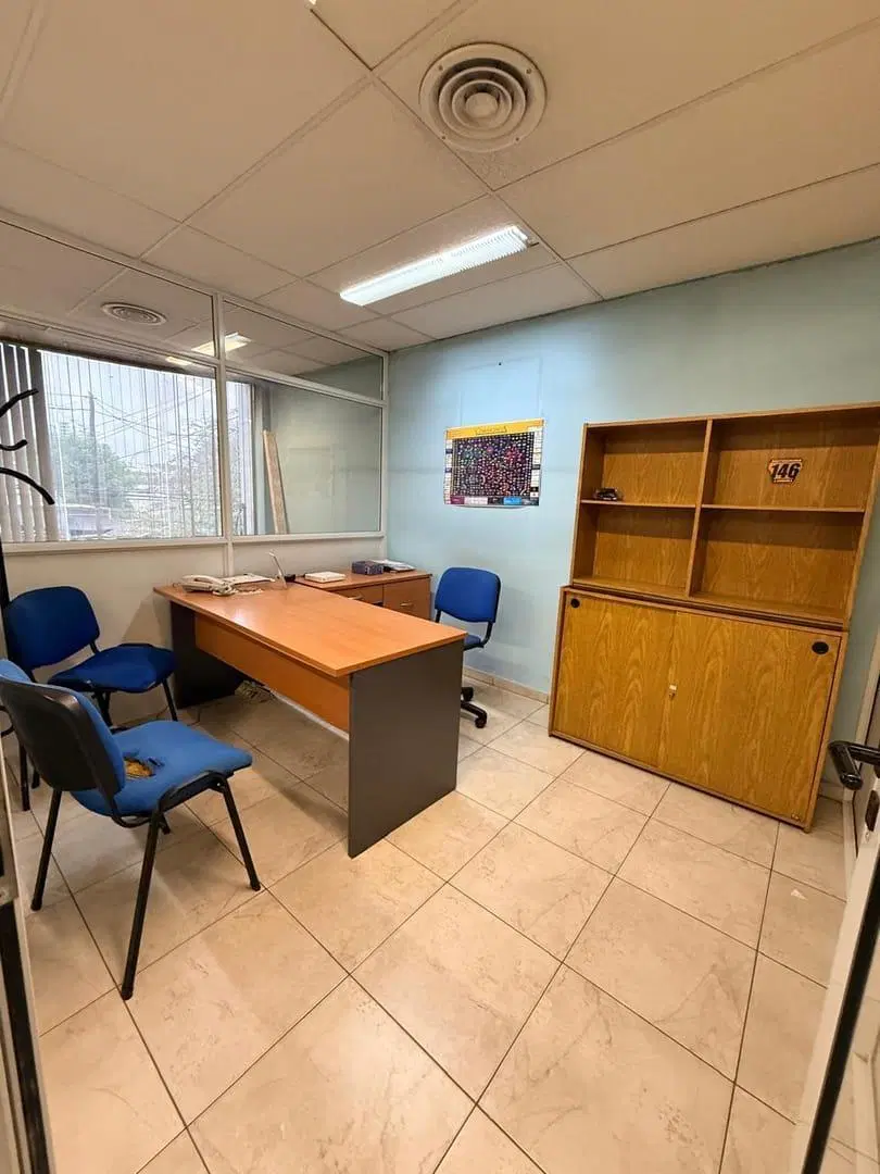 ALQUIER INMUEBLE CORPORATIVO-RECEPCION-OFICINAS-SALA REUNIONES 4