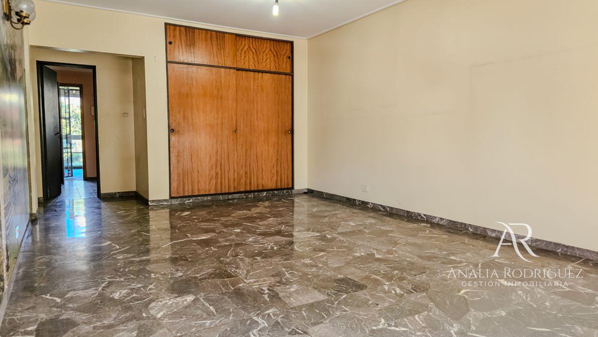Foto de VENTA – CASA 4 AMBIENTES CON PLAY + DPTO 2 AMBIENTES - COCHERA, JARDÍN, imagen 4