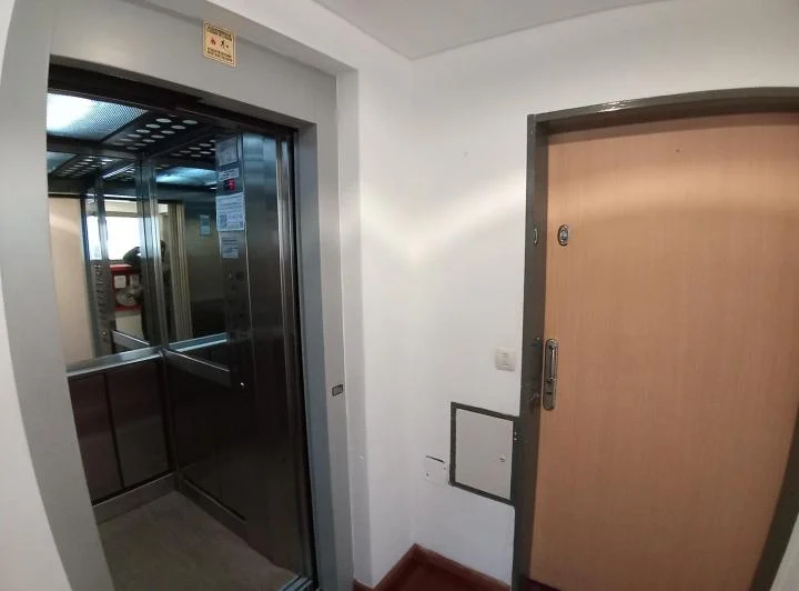 Excelente semipiso en pleno centro de Caballito. 4 amb. 2 baños, cochera, amenit 4