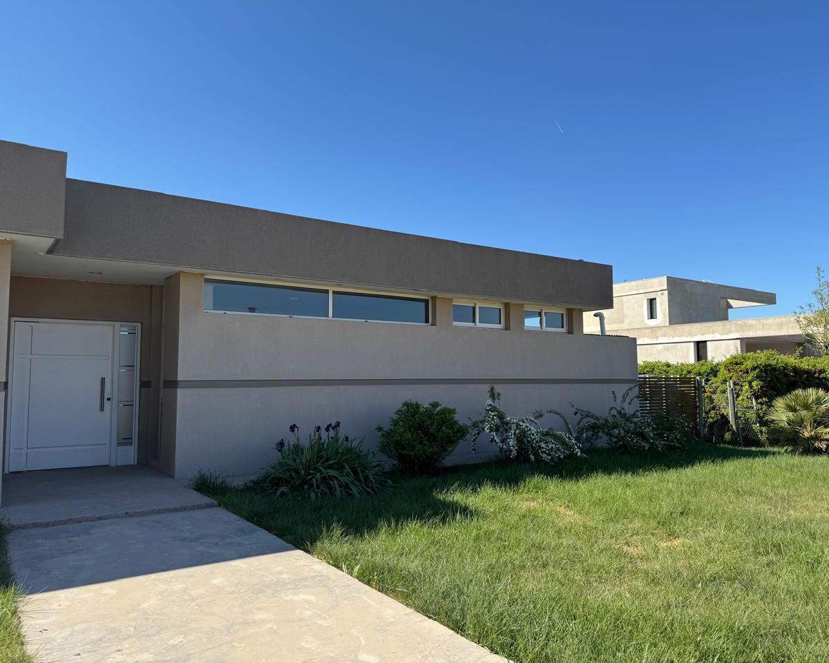 Casa en Venta en Barrio Privado La Falda. 1