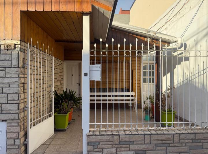 Casa en  Alquiler 3 ambientes. 4