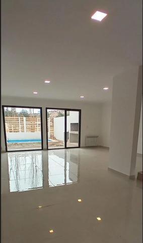 Duplex 3 dormitorios c/piscina Barrio Tierra Mansa, Centenario 2