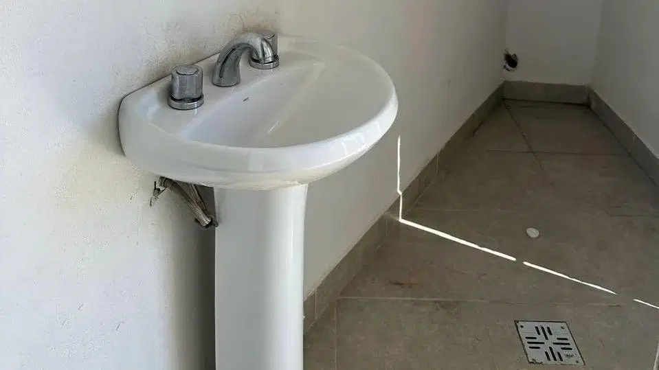 Terreno Comercial/ Industrial 4