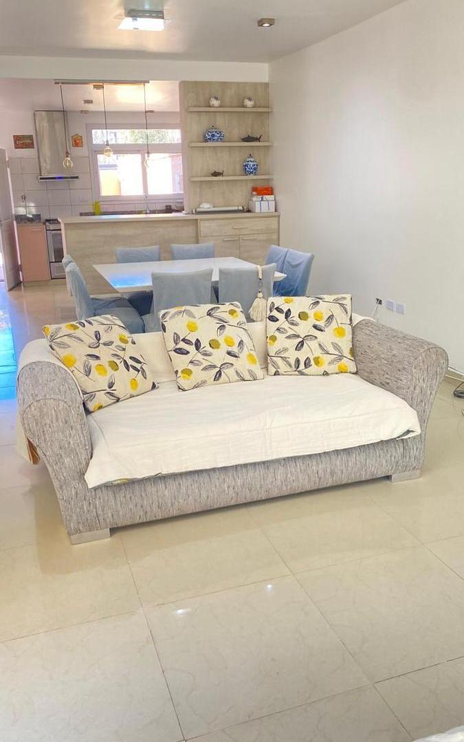 VENTA CASA 4 AMBIENTES PB . B° PERTICONE