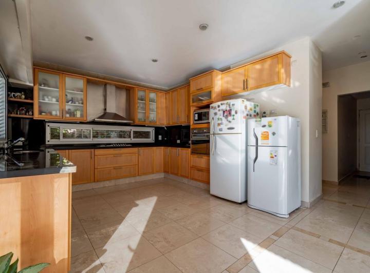 VENTA/PERMUTA - Casa - 5 dormitorios - Pileta y quincho - Fisherton, Rosario 1