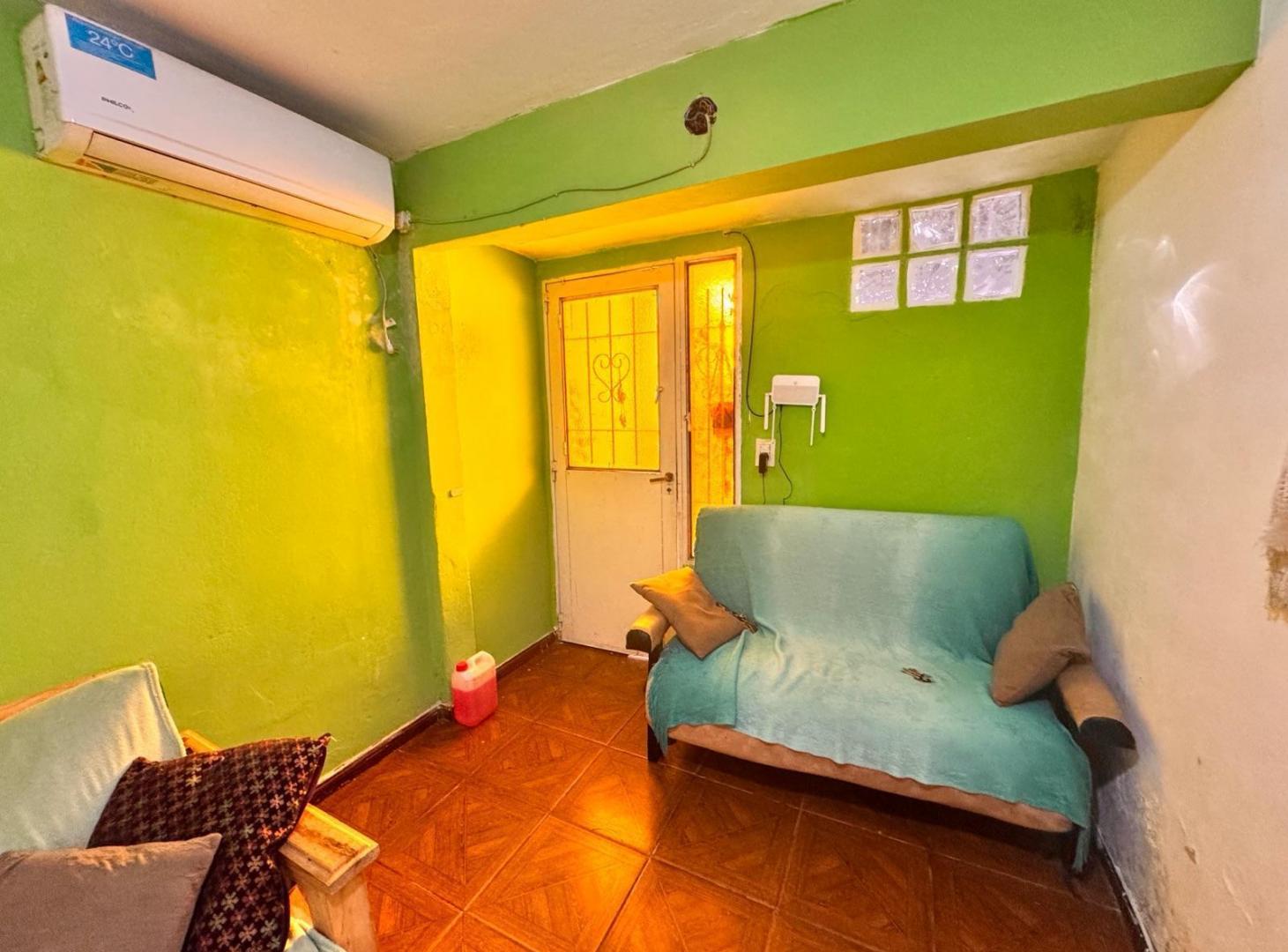 Foto de VENTA: Casa de pasillo de 2 dormitorios con patio en Barrio Alvear, imagen 2