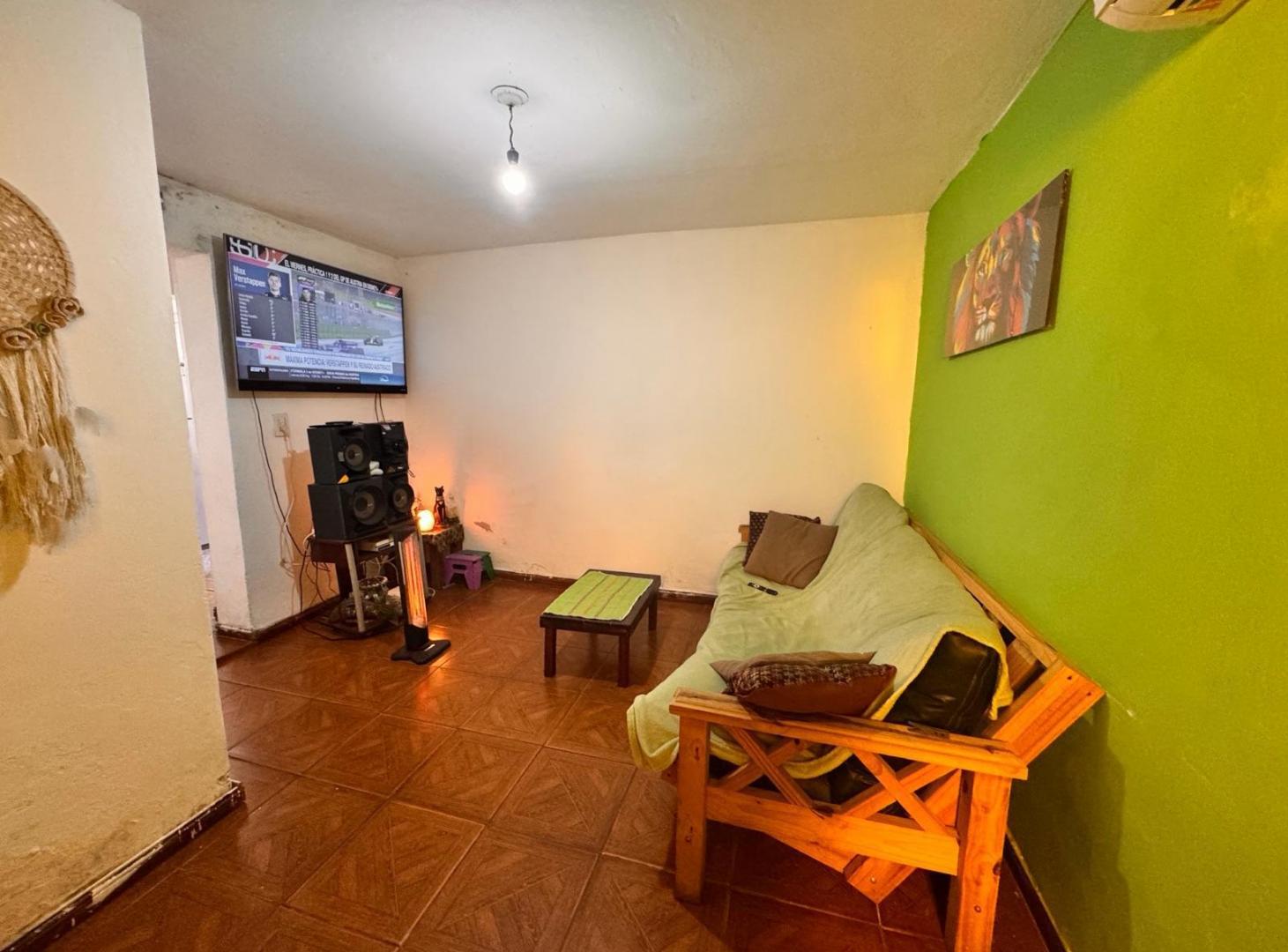 Foto de VENTA: Casa de pasillo de 2 dormitorios con patio en Barrio Alvear, imagen 1