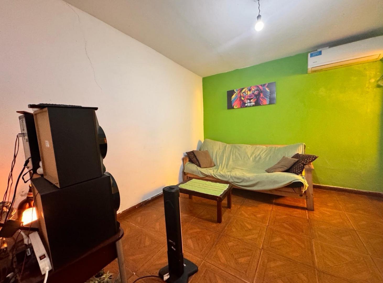 Foto de VENTA: Casa de pasillo de 2 dormitorios con patio en Barrio Alvear, imagen 3
