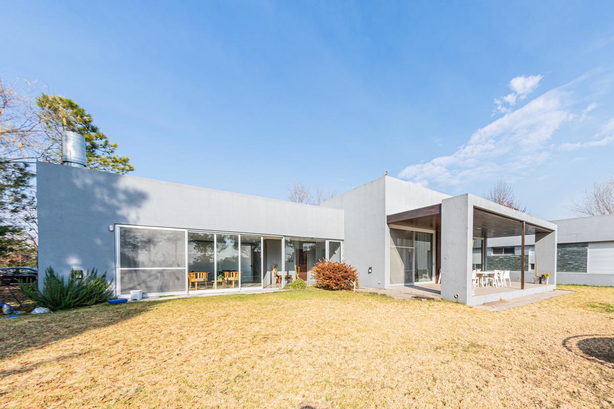 Foto de Casa en Venta de 4 dormitorios y jardín en Hostal del Sol, Fisherton, imagen 5