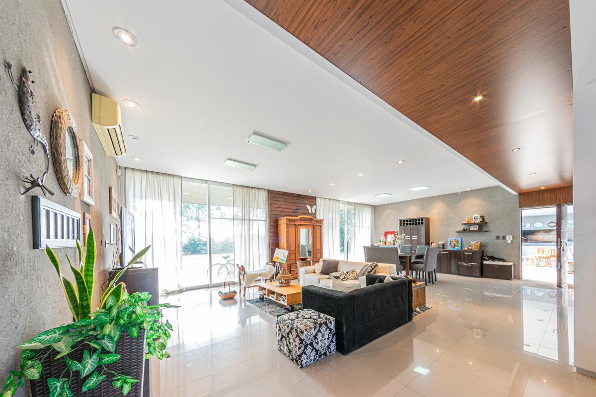 Foto de Casa en Venta de 4 dormitorios y jardín en Hostal del Sol, Fisherton, imagen 1