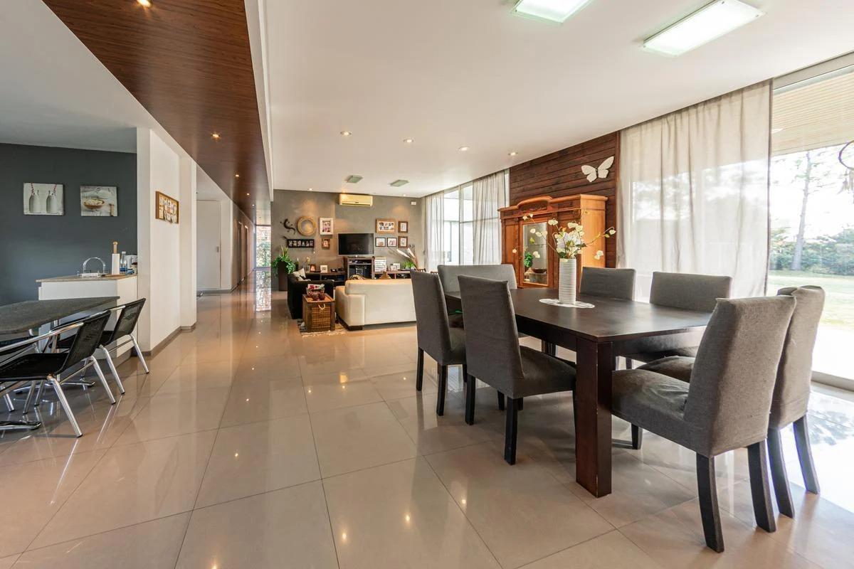 Foto de Casa en Venta de 4 dormitorios y jardín en Hostal del Sol, Fisherton, imagen 4