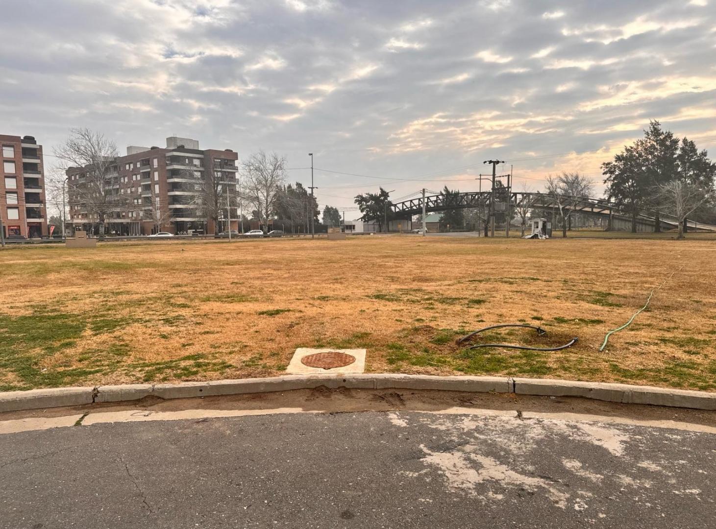 Foto de Terreno en OPORTUNIDAD Barrio Manzanas Abiertas del Jockey - Fisherton, imagen 3