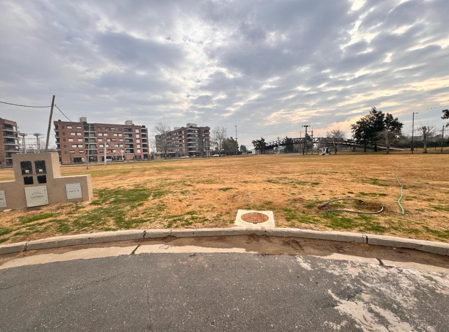 Foto de Terreno en OPORTUNIDAD Barrio Manzanas Abiertas del Jockey - Fisherton, imagen 1
