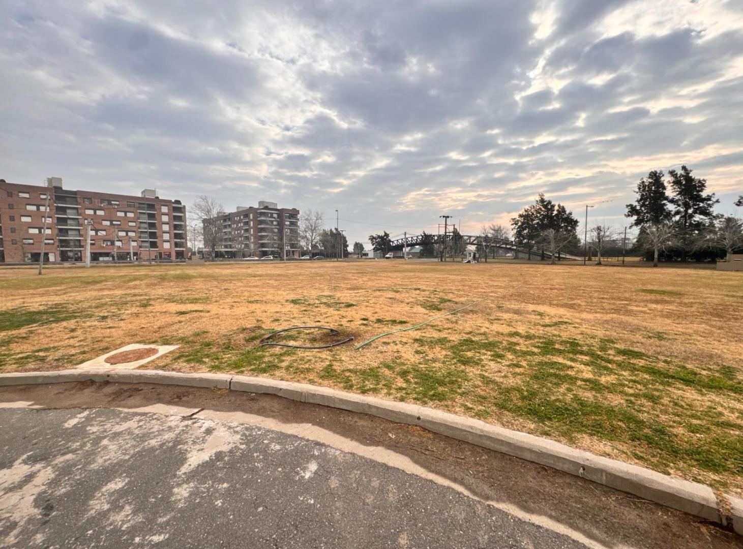 Foto de Terreno en OPORTUNIDAD Barrio Manzanas Abiertas del Jockey - Fisherton, imagen 5
