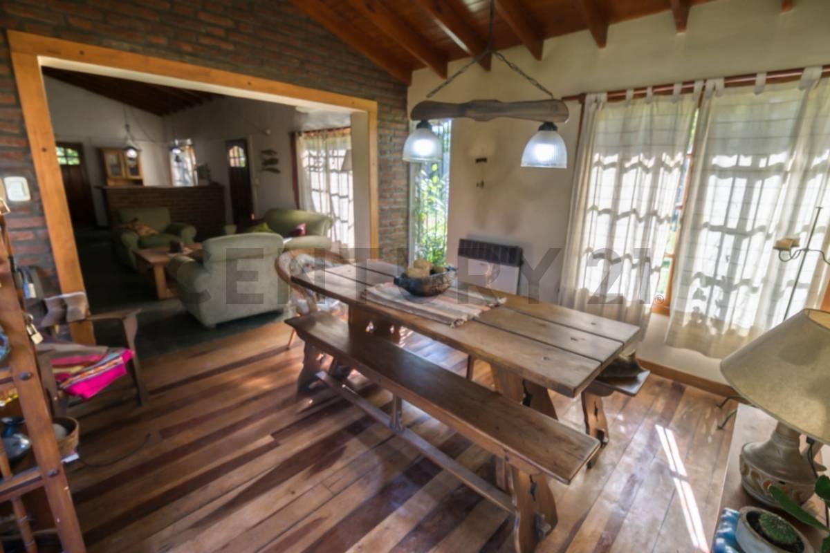 Casas en venta Villa Elisa, 2 dormitorios, con parque