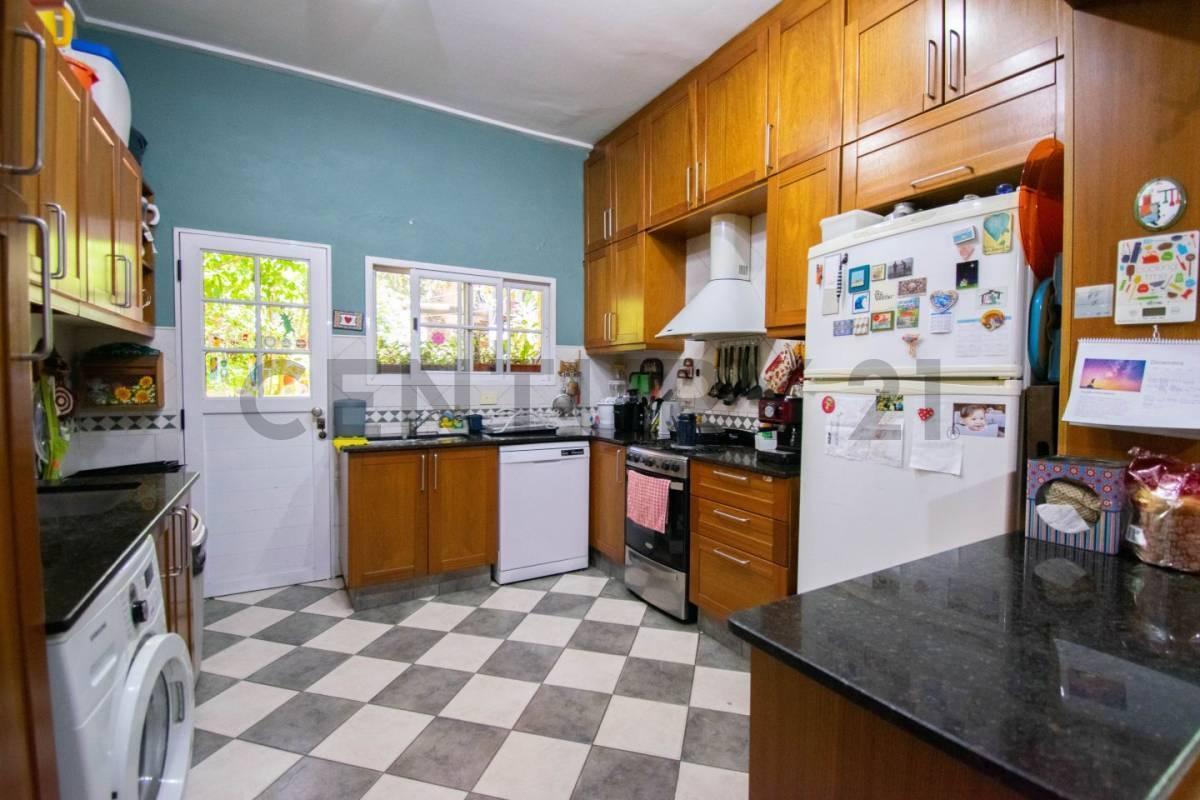 Casa Venta La Plata 10 Dorm. 4