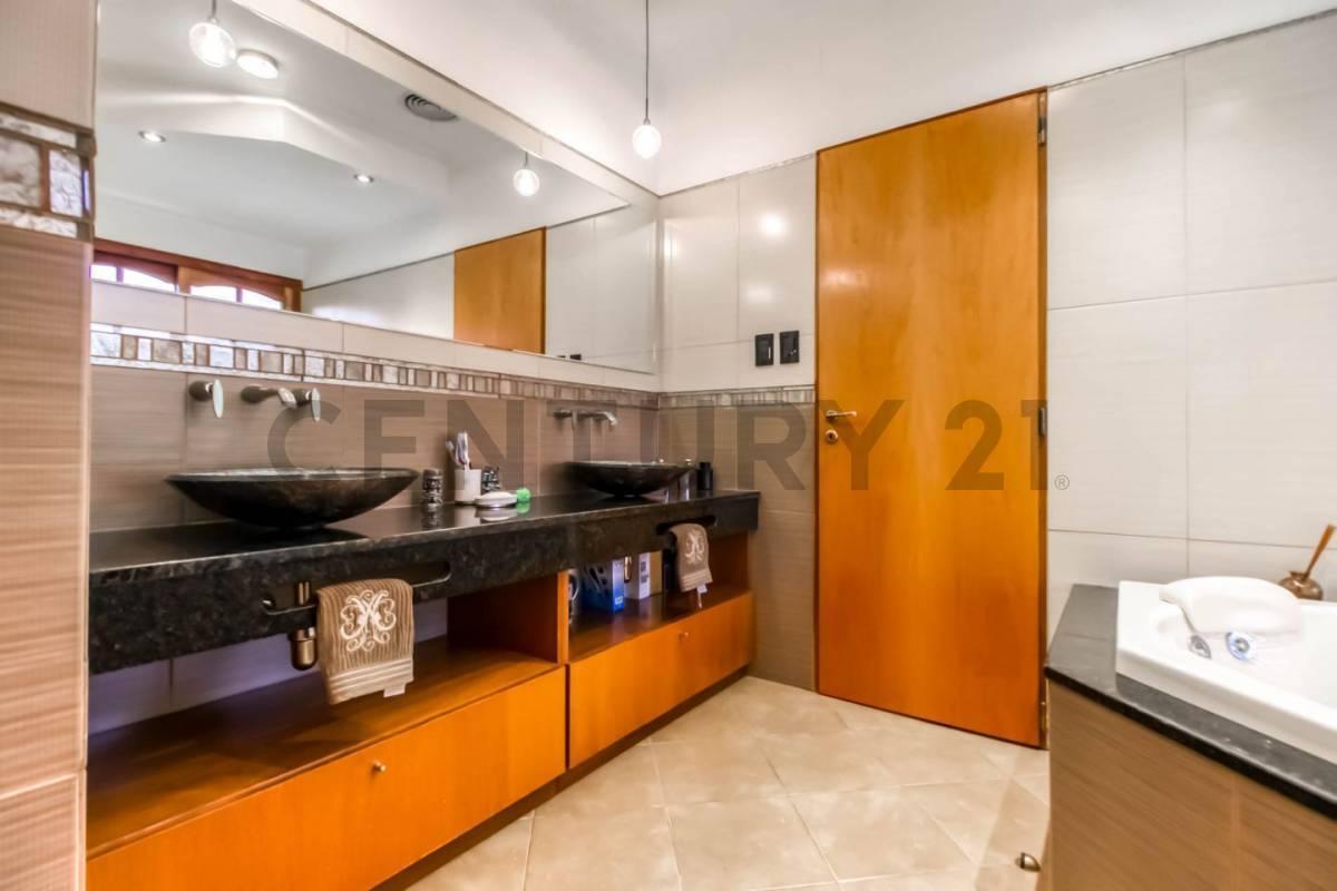Venta de Casa en Villa Elisa 4