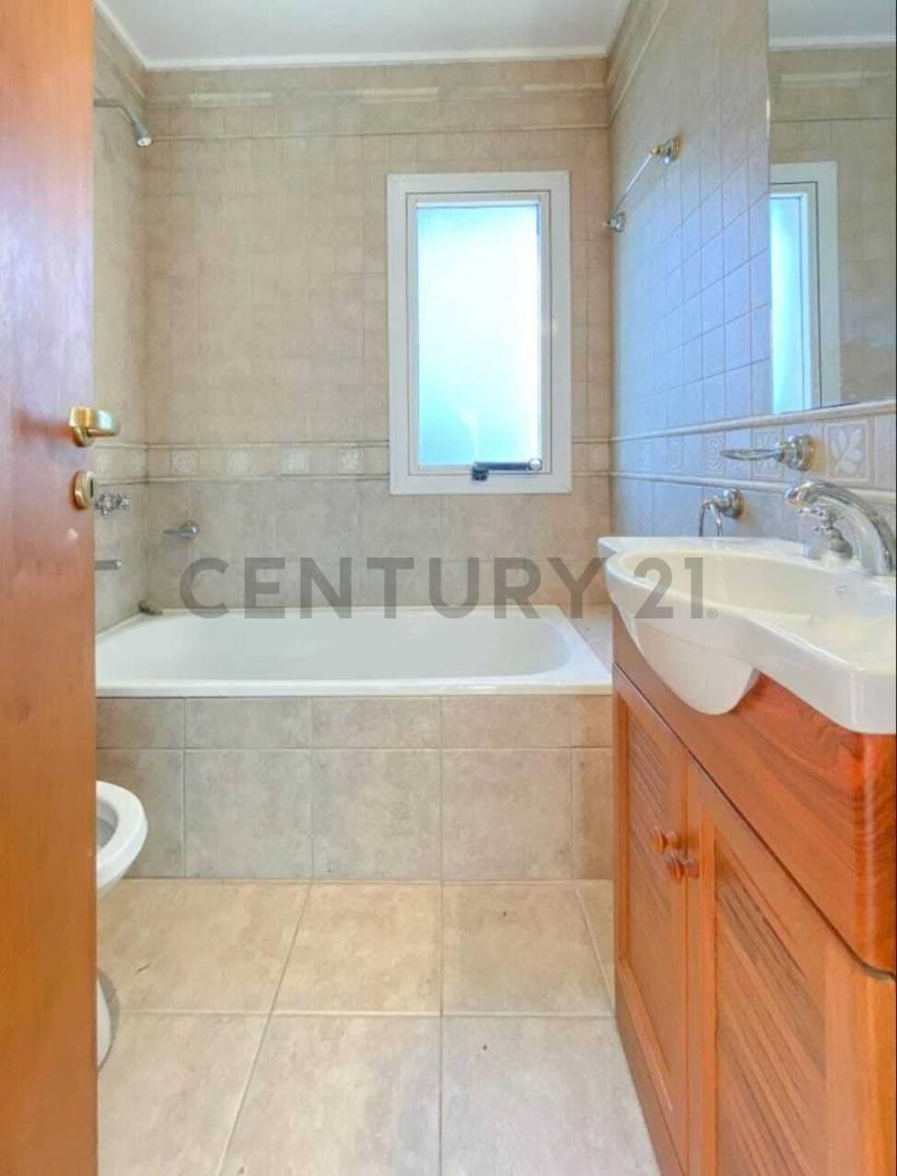 Casas en Venta en City Bell, 3 Dorm., Barrio Privado. 2