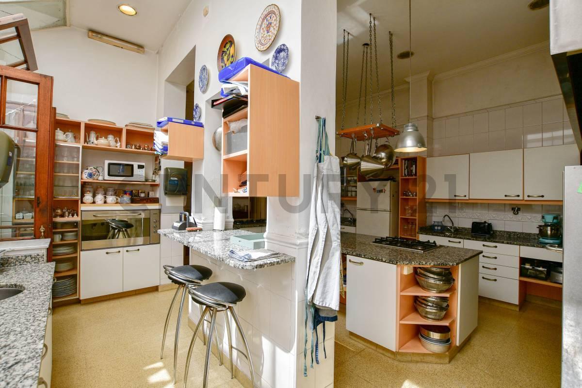 Casa de Estilo en Venta en Calle 12 48 y 49, Zona Tribunales 2