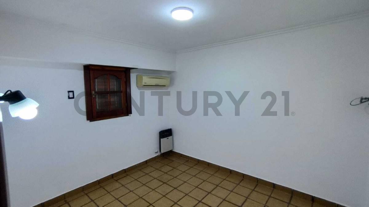 Casas en Venta en City Bell, 3 Dorm. con Pileta 2