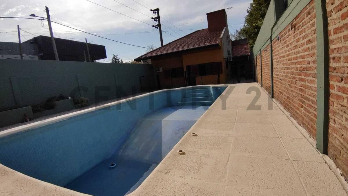 Casas en Venta en City Bell, 3 Dorm. con Pileta 4