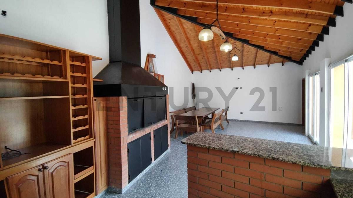 Casas en Venta en City Bell, 3 Dorm. con Pileta 5