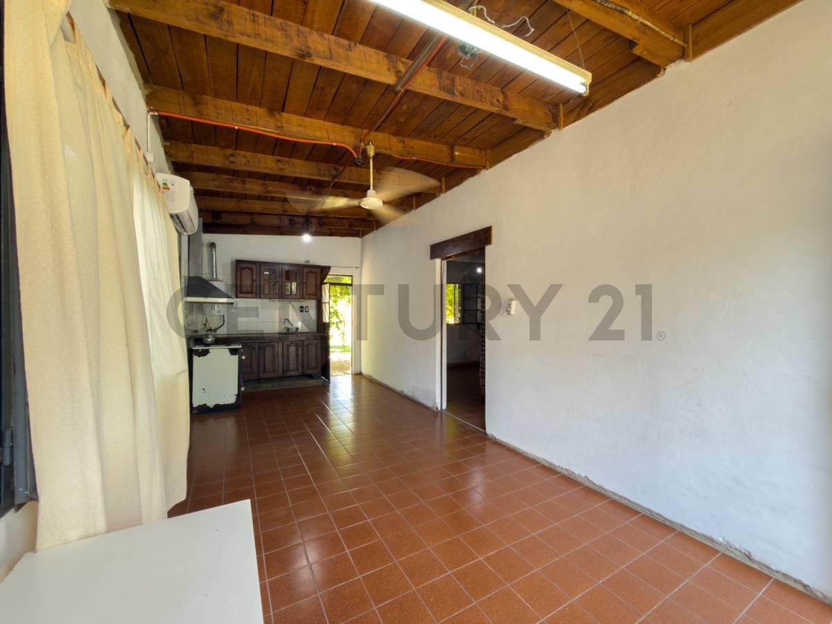 CASA EN VENTA 2 DORMITORIOS CON PARQUE EN CITY BELL