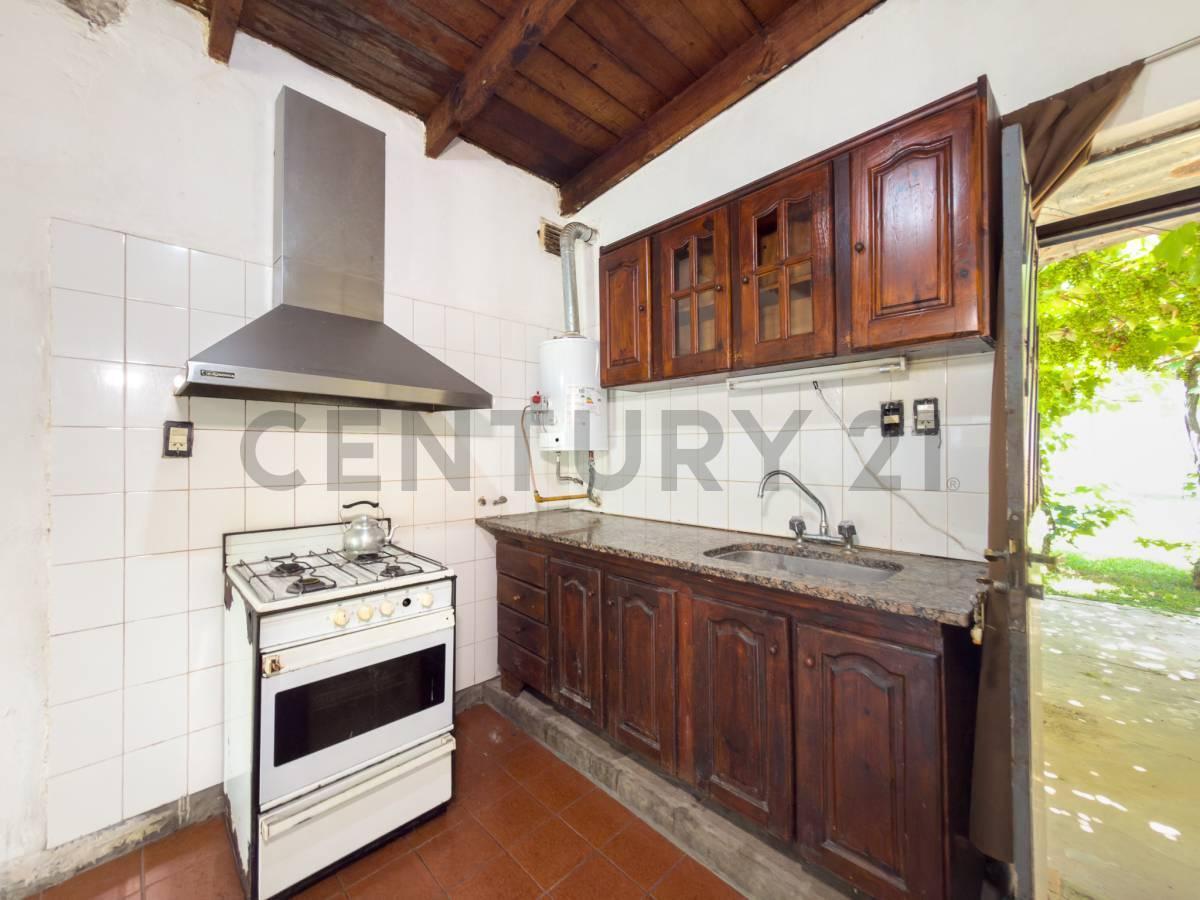 Foto de CASA EN VENTA 2 DORMITORIOS CON PATIO EN CITY BELL APTA BANCO, imagen 4
