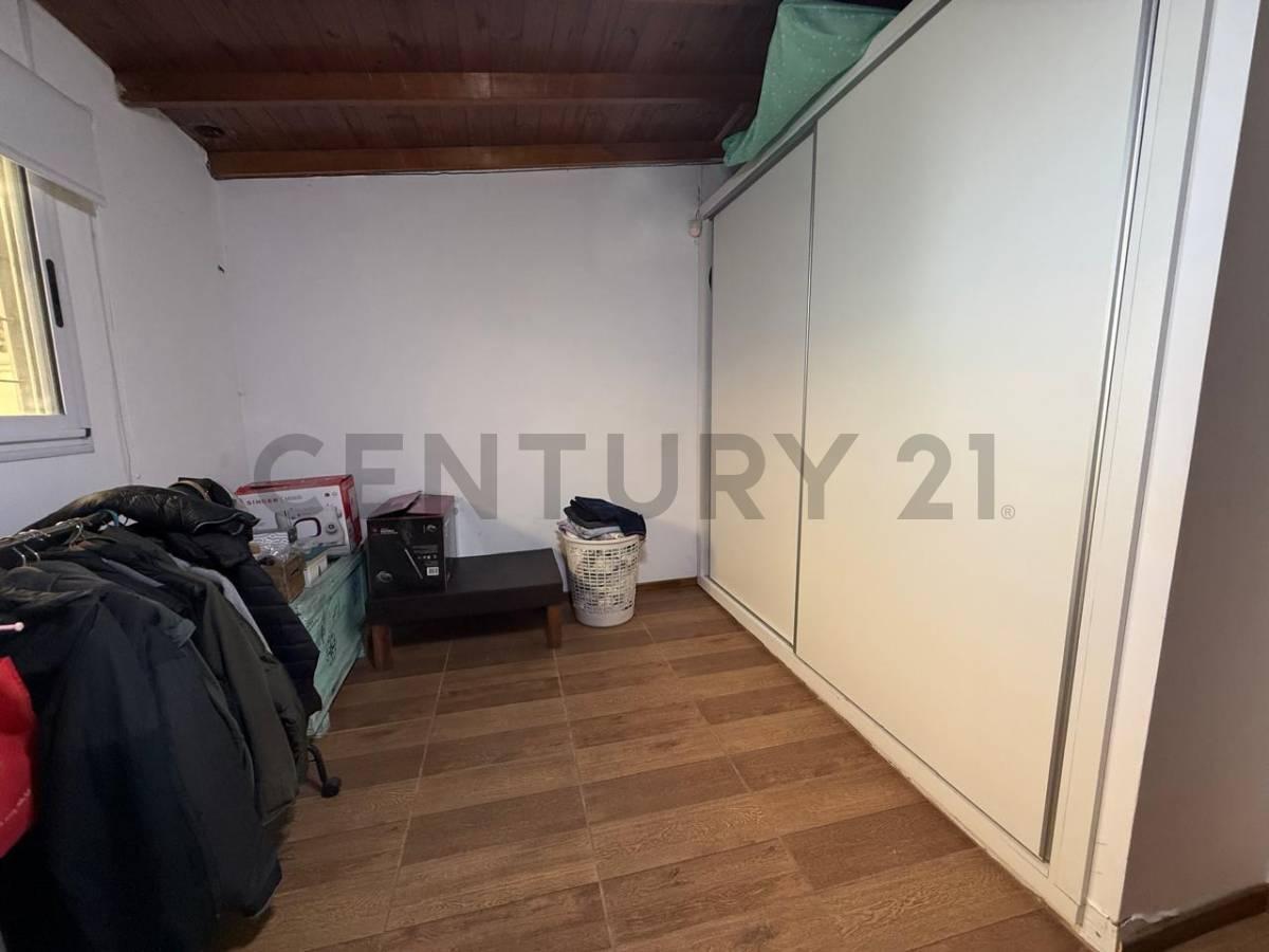 Foto de Venta de Casa de 3 Dorm con Cochera, parque y pileta en Gorina, imagen 3