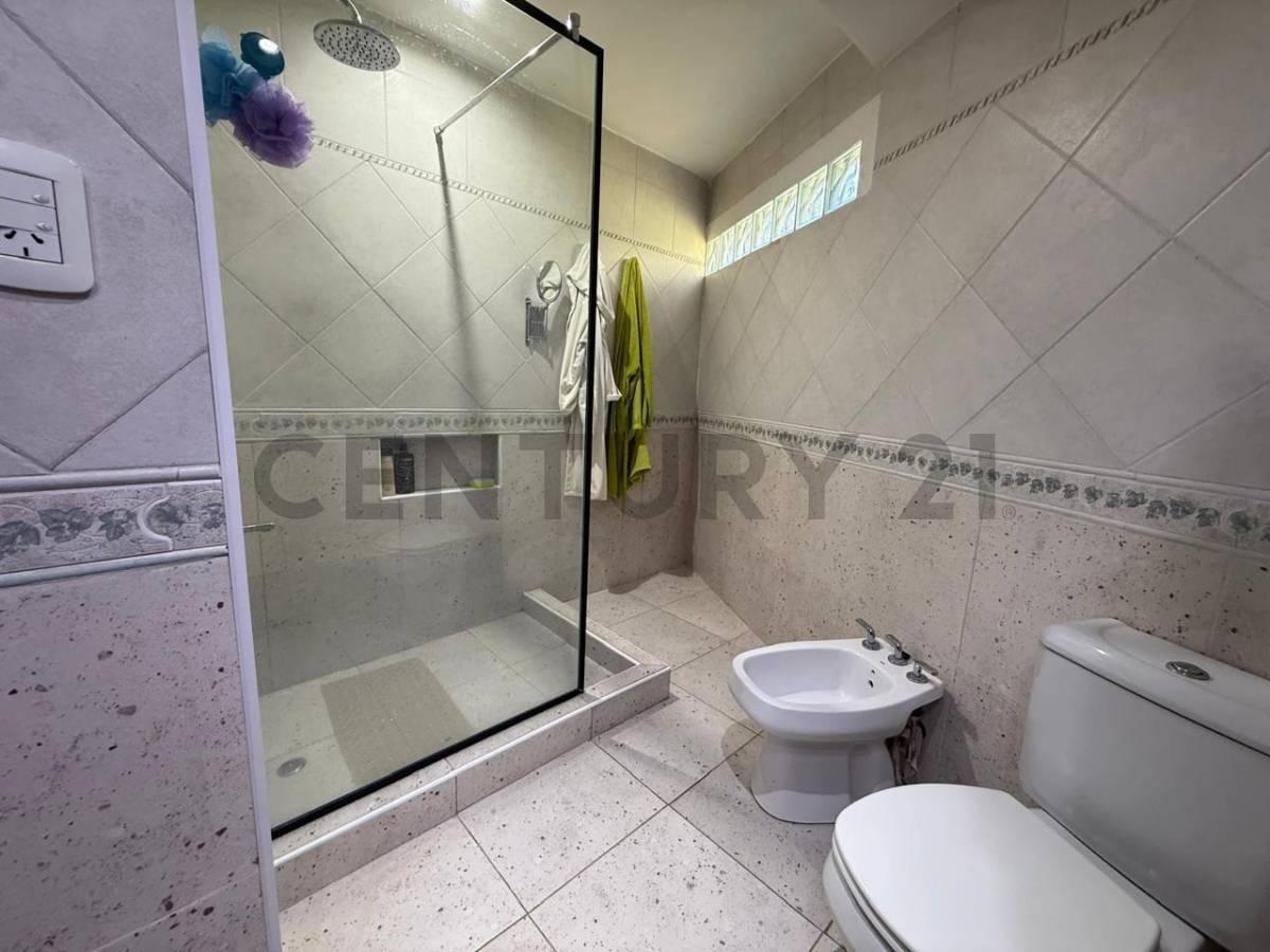 Foto de Venta de Casa de 3 Dorm con Cochera, parque y pileta en Gorina, imagen 4