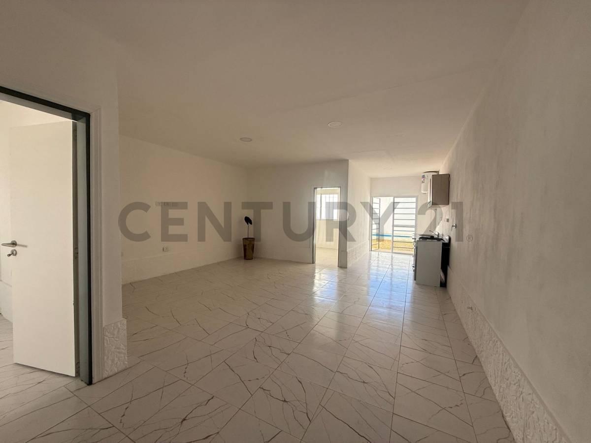 Foto de Ph en venta con pileta y cochera en San Carlos La Plata, imagen 2