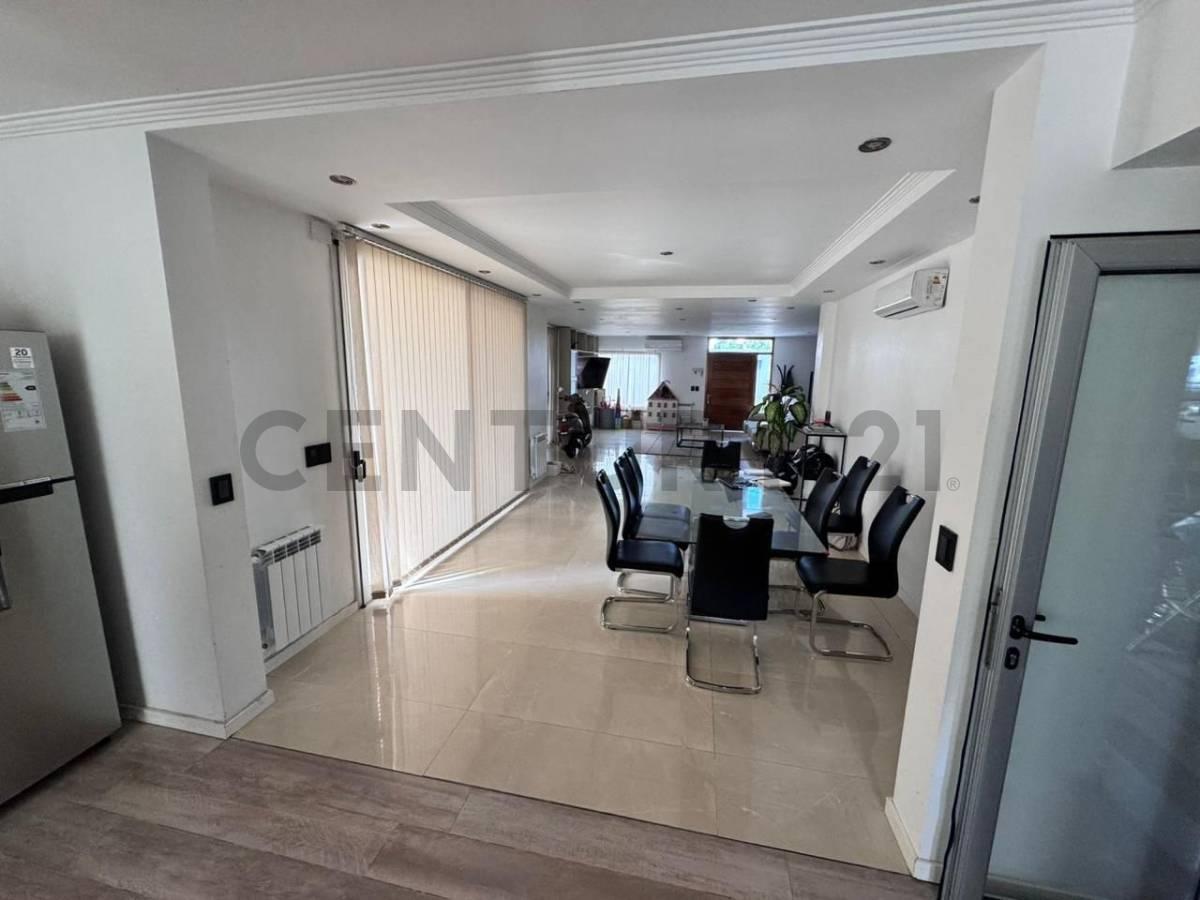 Foto de VENTA CASA DE CATEGORIA EN BARRIO LAS BANDERITAS CITY BELL, imagen 5