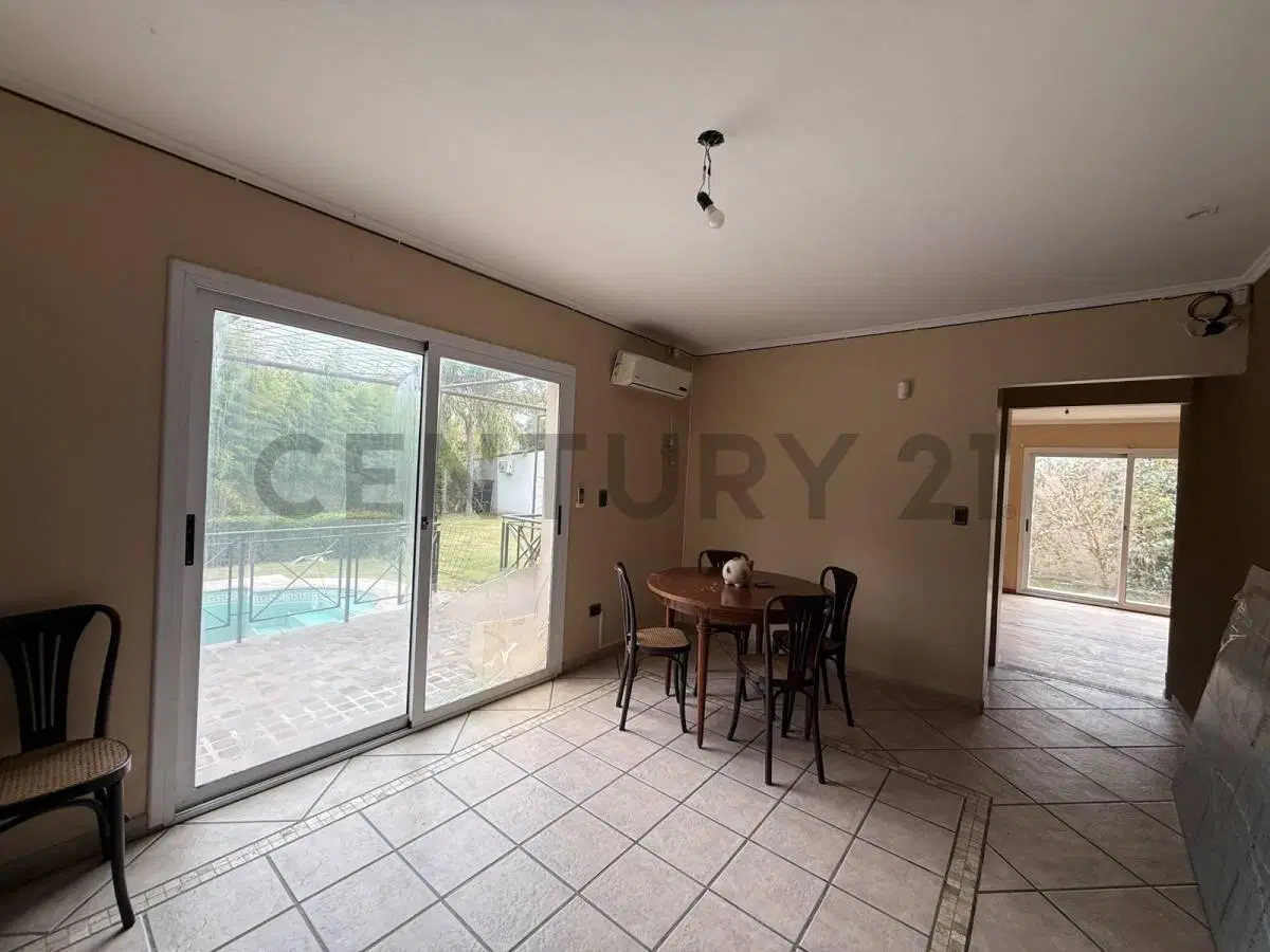 Casa en venta 4 dormitorios con pileta y parque City Bell 4