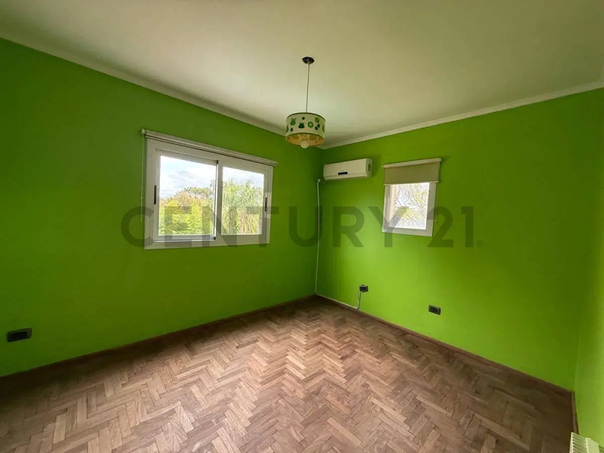 Casa en venta 4 dormitorios con pileta y parque City Bell 3
