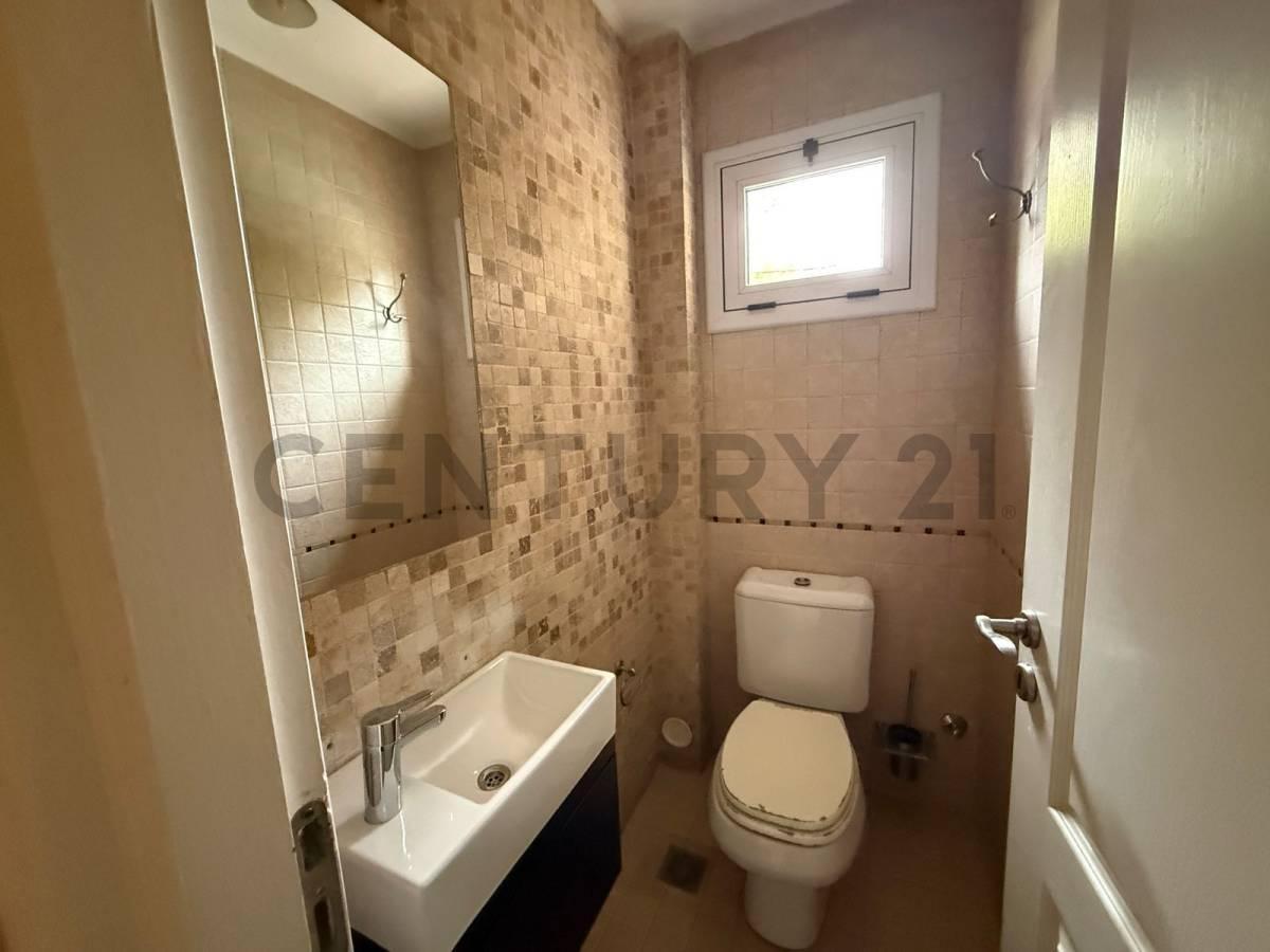 Casa en venta 4 dormitorios con pileta y parque City Bell