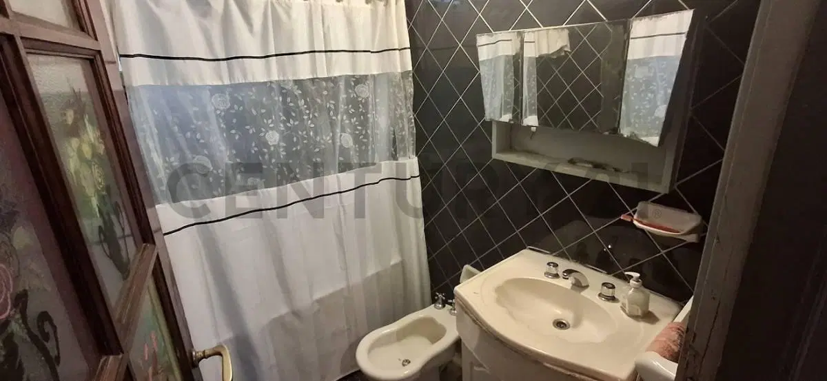 Venta de casa a reciclar, barrio YPF Ensenada. 2
