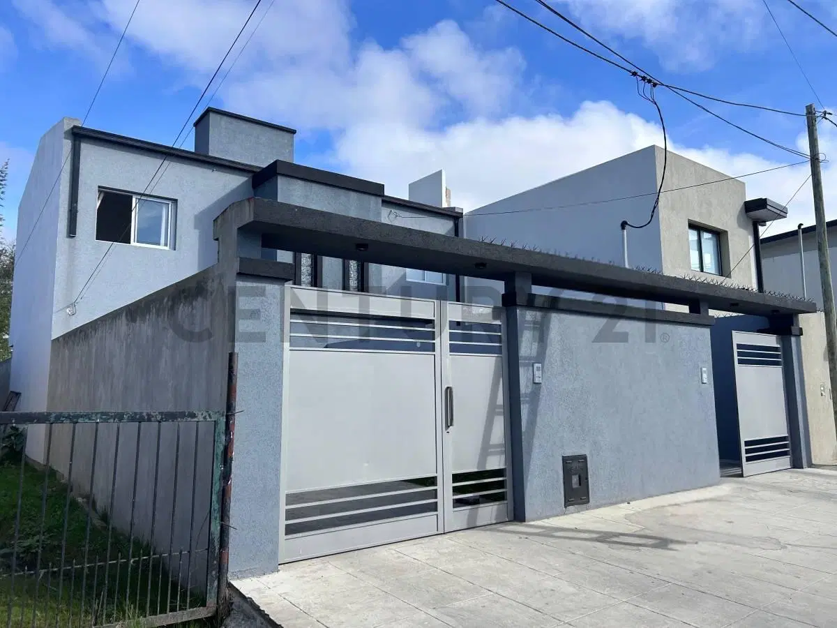 CASA TIPO DUPLEX 2 DORMITORIOS EN VENTA EN BERISSO 4