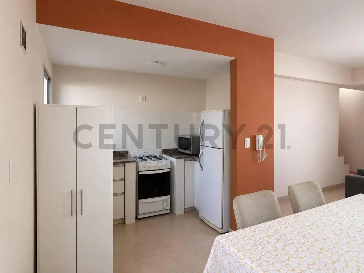 CASA TIPO DUPLEX 2 DORMITORIOS EN VENTA EN BERISSO 3