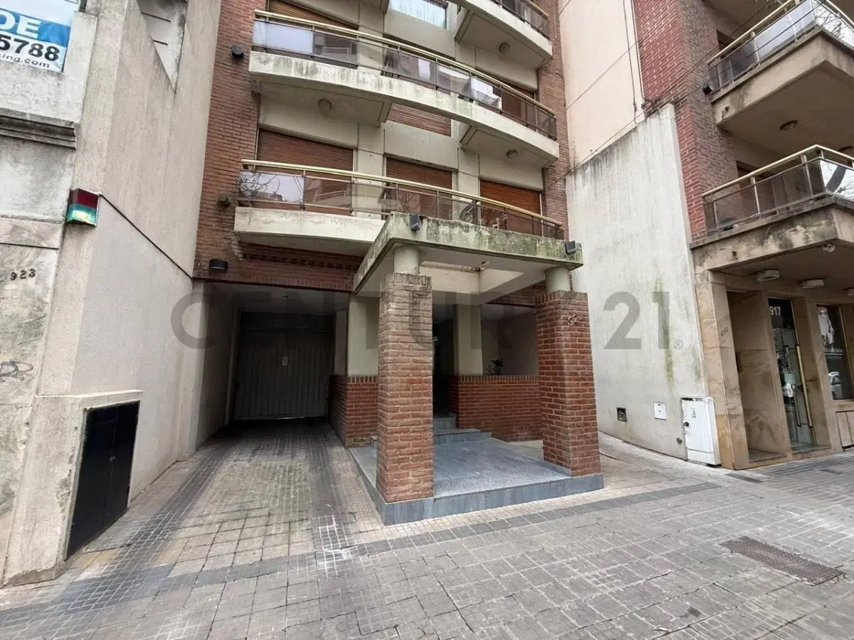 Departamento 2 dormitorios al frente con cochera 5