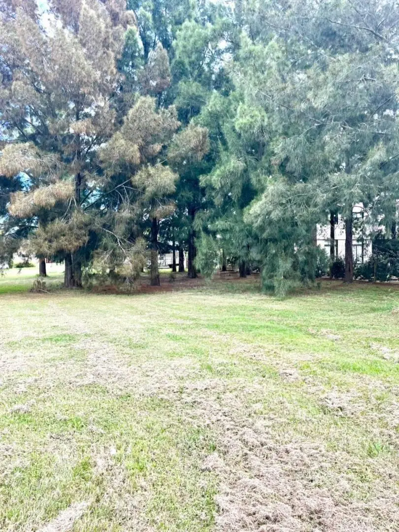 Lote en venta con fondo al lago en Miralagos I 4