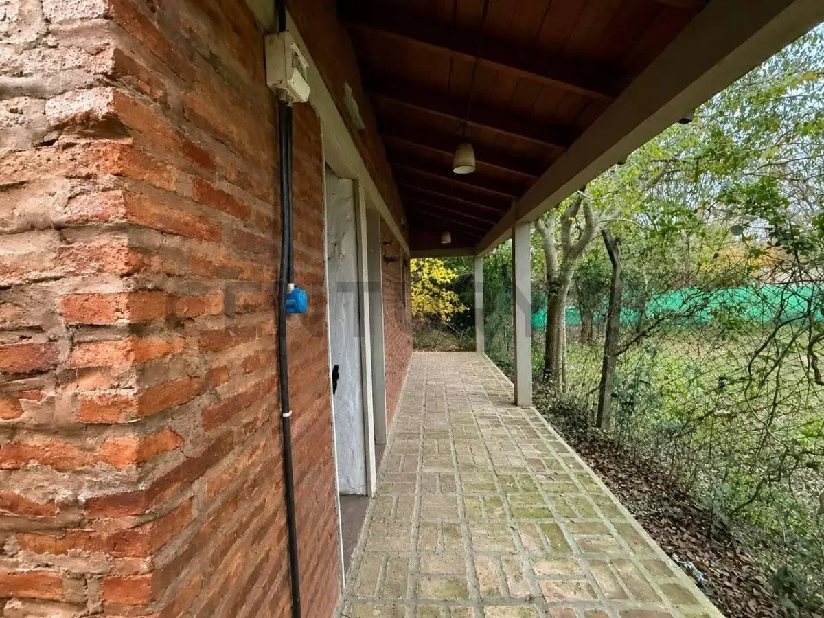 CASA EN VENTA CON 16 CANILES EN CITY BELL 5