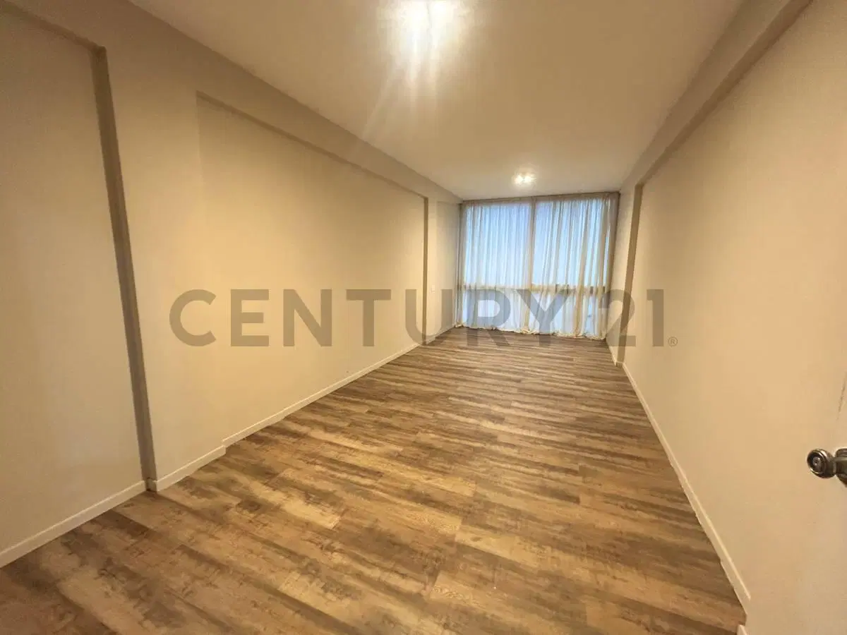 Venta de Oficina en el centro de La Plata 8