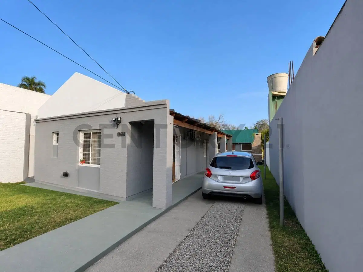 Casas en venta en City Bell, 2 dormitorios con pileta y quincho 1