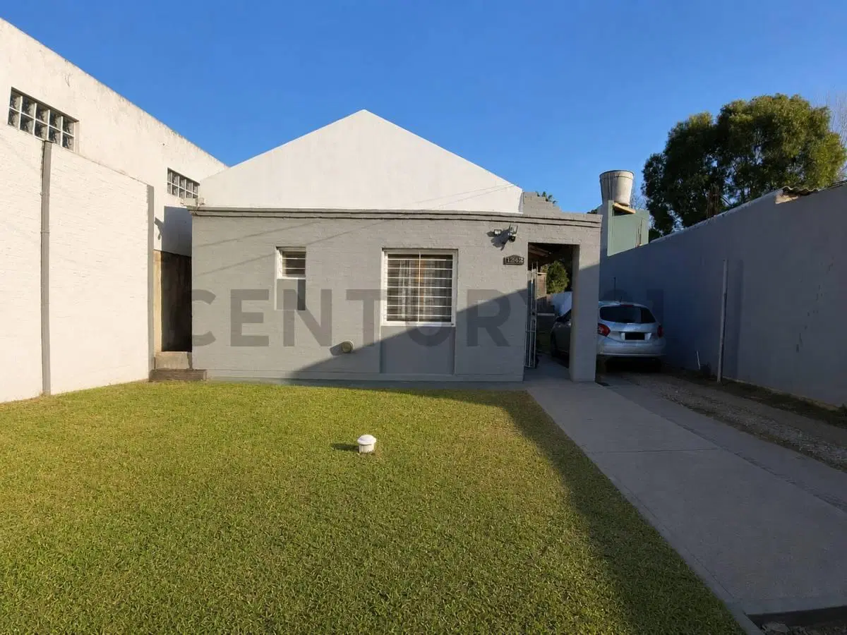 Casas en venta en City Bell, 2 dormitorios con pileta y quincho 2